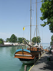 The "Szaturnusz" two-masted sailing yacht, now moored in the harbor - Siófok, Ungaria