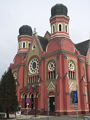 The characteristic spherical domed tower of the Neolog Synagogue of Zalaegerszeg - Zalaegerszeg, Ungaria