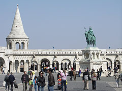 The neo-romanesque style Fisherman's Bastion ("Halászbástya") - Budapeste, Hungria