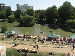 Cooking contest event beside the boating lake, viewed from the castle - Gyula, Hungria