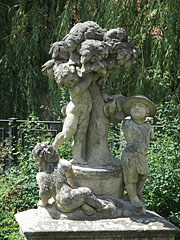 Stone putto statues from around 1760 on the riverbank - Jászberény, Hungria