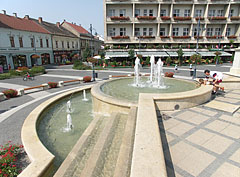 Terraced fountains in front of the cathedral - Kaposvár, Hungria