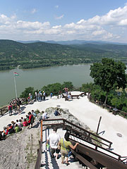 Looking back from the stairs, the view is impressive - Visegrád, Hungria