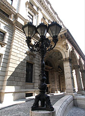 Ornate cast iron street light at the Hungarian State Opera House ("Operaház") - Budapest, Ungheria