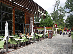 The Café Ponyvaregény on the promenade - Budapest, Ungheria