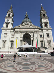 Saint Stephen's Basilica (in Hungarian "Szent István-bazilika"), and the so-called "Cosmata" mosaic pavement in front of it - Budapest, Ungheria