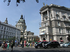 The Fonciére Palace (on the right) is the downtown end of the Andrássy Avenue (and the St. Stephen's Basilica can be seen in the distance) - Budapest, Ungheria