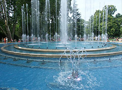 The new Musical Fountain (in Hungarian "Zenélő Szökőkút") - Budapest, Ungheria