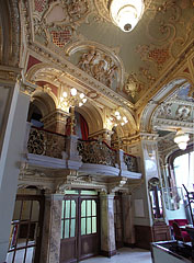 The lobby of the New York Café with the nice handrail of the gallery and with rich stucco ornamentations on the wall - Budapest, Ungheria