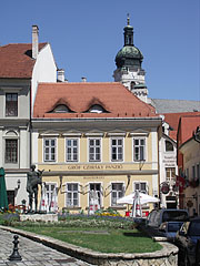 The foot of the Calvary Hill with the Gróf Cziráky Pension and the Nimrod Statue (and the steeple of the basilica in the distance) - Győr, Ungheria