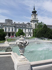 The garden of the baroque Festetics Palace with a fountain - Keszthely, Ungheria