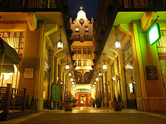 Evening lights of Hotel Palatinus ("Palatinus Szálló") - Pécs, Ungheria