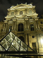 Palais du Louvre avec le Musée du Louvre - Paris, France