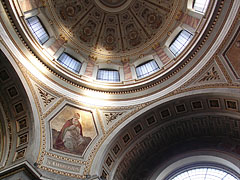 The dome of the Cathedral Basilica of Esztergom, viewed from inside - Esztergom, Unkari