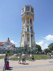 The renewed main square and the Water Tower - Siófok, Unkari