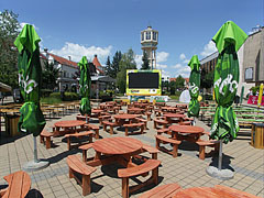 The circular tables of the "VB Terasz" brasserie (they were in the square on the occasion of the Soccer World Cup) - Siófok, Unkari