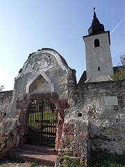 Fortified Reformed Church, stands on 12-13. century Romanesque foundations - Balatonalmádi, Madžarska