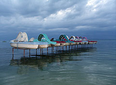 Berthed paddle boats (also known as pedalos or pedal boats) in the lake - Balatonföldvár, Madžarska