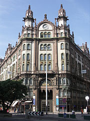 The eclectic style Brudern House ("Párizsi udvar", literally Paris Courtyard) - Budimpešta, Madžarska