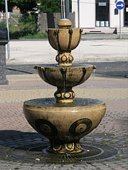 Ornamental fountain in the square in front of the Town Hall - Dunakeszi, Madžarska