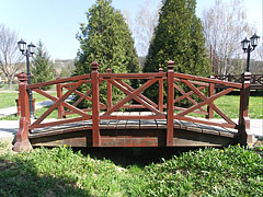 Small wooden footbridge in the park - Csővár, Węgry