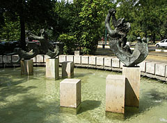 Bronze mermaid statues in the fountain - Будапеща, Унгария