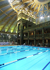 The indoor swimming pool under the big dome - Будапешт, Венгрия