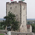 The relatively well-conditioned Residental Tower of the 15th-century Castle of Nagyvázsony, and the statue of Pál Kinizsi in front of it - Nagyvázsony, Венгрия