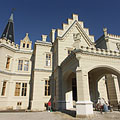 The west side of the Nádasdy Mansion, including the portico at the entrance with the driveway - Nádasdladány, Угорщина