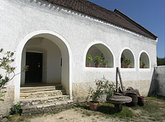 The porch of the 19th-century-built dwelling house from Szentgál - Szentendre, Ungarn