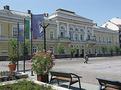 The City Hall on the main square, which was formerly a marketplace - Szolnok, Hongarije