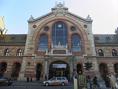 The main facade of the Central (Great) Market Hall, including the main entrance - Budapest, Ungari