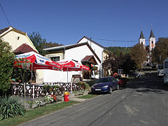 Street view with restaurants and the Pilgrimage Church - Máriagyűd, Ουγγαρία