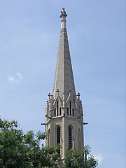 A steeple (church tower) of the St. Elizabeth Parish Church in Erzsébetváros district - ブダペスト, ハンガリー