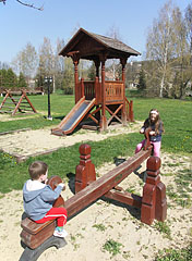 Wooden play structures in the playground - Csővár, ハンガリー