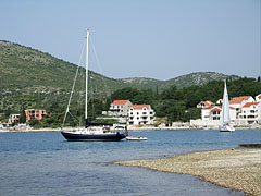 Sailing boats at the beach of Slano - Slano, クロアチア