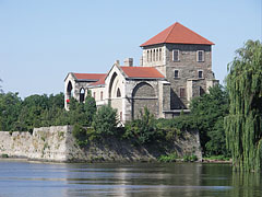 The Tata Castle on the shore of Lake Öreg (or Old Lake, in Hungarian "Öreg-tó") - Tata, ハンガリー