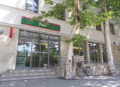 The "Kiskunfélegyháza No.1 post office" in a contemporary building - Kiskunfélegyháza, 헝가리