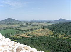 View to the volcanic butte hills of the Balaton Uplands (Balaton-felvidék) - Szigliget, 헝가리