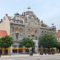 A secession style (or Art Nouveau) residental building on the main square (the former Savings Bank of Szombathely) - Szombathely, 헝가리