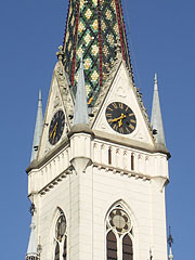 The green ceramic tile-covered spire on the tower of the Sacred Heart Church - Kőszeg, 匈牙利