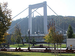 The Elizabeth Bridge and the Gellért Hill from the renovated Március 15. Square - Будимпешта, Мађарска