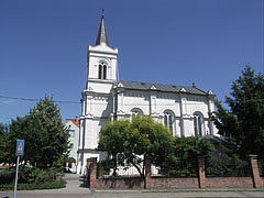 A neoreneszánsz stílusú Szentháromság Kápolna (avagy Kalmár-kápolna) - Kiskunfélegyháza, Magyarország