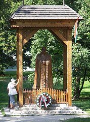 "A Kárpátok őre" fa szobor - Szilvásvárad, Magyarország