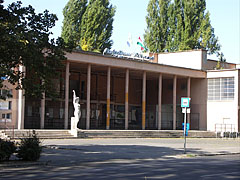 Entrance of the Palatinus Bath (which is the largest open-air swimming complex in Budapest) - Budapešť, Maďarsko