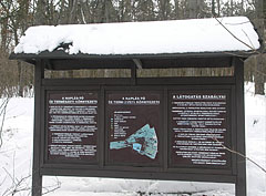 Information board at the edge of the forest, presenting the nature reserve around the Naplás Lake - Budapešť, Maďarsko