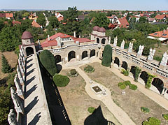 "Yard of the Hundred Columns", viewed from the "Pointed Tower" - Székesfehérvár (Stoličný Bělehrad), Maďarsko