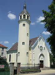 The Lutheran church of Szolnok was designed based on the castle church of Wittenberg, Germany - Szolnok, Maďarsko