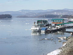 River Danube at Vác in wintertime - Vác (Vacov), Maďarsko