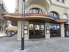 The prestigious Mátyás Pince Restaurant and Brasserie, opened in 1904 - Budapešť, Maďarsko